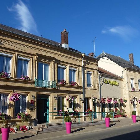 Готель Logis La Sapiniere Remilly-Aillicourt Екстер'єр фото