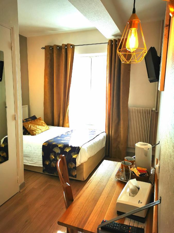 Готель Logis La Sapiniere Remilly-Aillicourt Екстер'єр фото